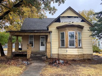 700 E Broadway St, Newton, KS 67114