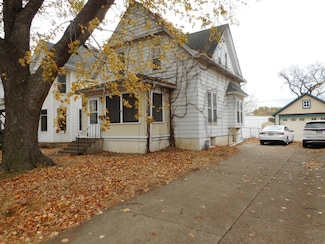 724 State St, Cedar Falls, IA 50613