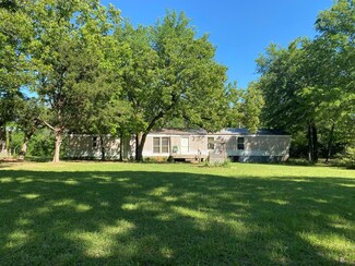 1021 An County Road 2233, Palestine, TX 75803