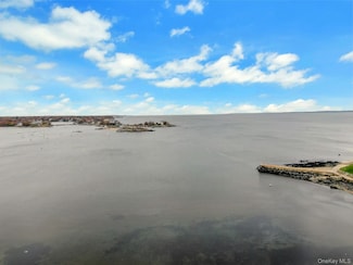 1 Echo Bay Place, New Rochelle, NY 10805