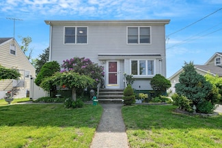 12 Streuli Ct, Elmwood Park, NJ 07407