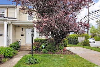 216 Swalm St Unit A, Westbury, NY 11590