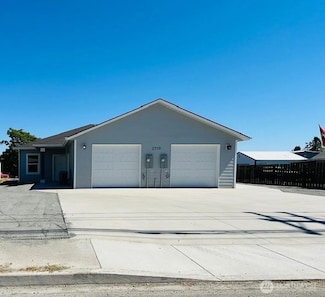 2719 W Peninsula Dr, Moses Lake, WA 98837