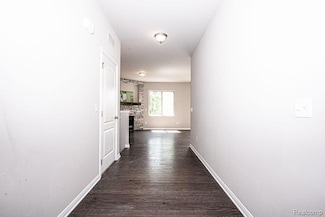253 Devonshire Dr, Lapeer, MI 48446