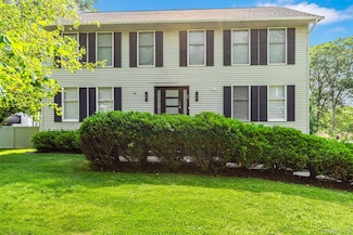 21 Nytko Dr, Pomona, NY 10970