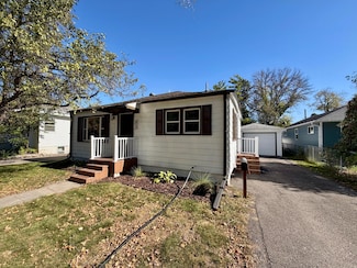 612 16th St N, Moorhead, MN 56560