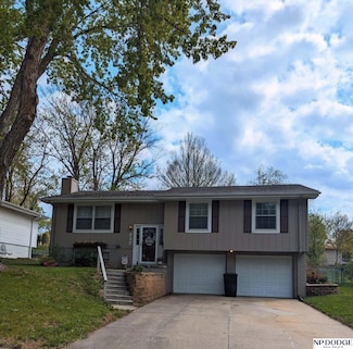 717 Leprechaun Ln, Papillion, NE 68046