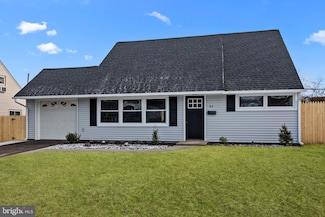 84 Pumpkin Hill Rd, Levittown, PA 19056