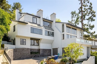 3545 Alana Dr, Sherman Oaks, CA 91403