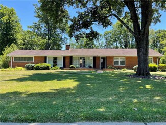 10100 Springwood Dr, Saint Louis, MO 63124
