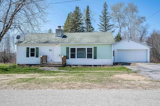 711 N Spring St, Gladwin, MI 48624