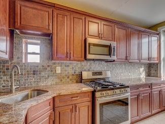 122 Mallory Ave Unit 3, Jersey City, NJ 07304