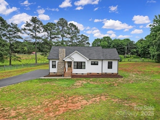 456 Rainbow Cir, Clover, SC 29710