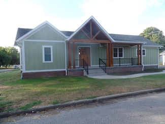 606 S Franklin St, Bloomfield, IN 47424