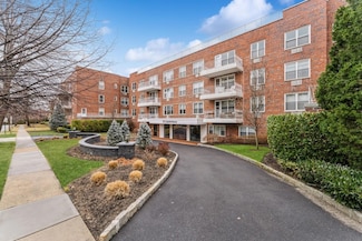 25 Canterbury Rd Unit 2F, Great Neck, NY 11021