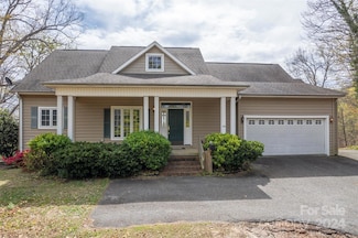 166 Aurora Ln, Tryon, NC 28782