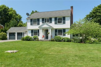 7 Harbour Rd, Barrington, RI 02806