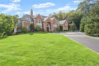 26 Pequot Ln, New Canaan, CT 06840