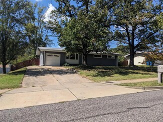 521 Sulphur Spring Rd, Ballwin, MO 63021