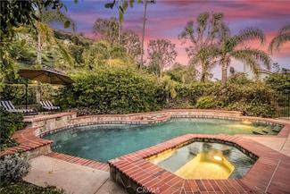 23915 Strathern St, Canoga Park, CA 91304