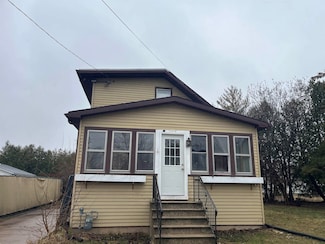 1019 Weisbrod St, Oshkosh, WI 54902