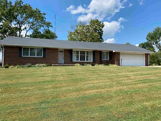 877 E Rolling Meadows Ln, Petersburg, IN 47567