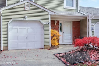 68 Oak Ln, Eatontown, NJ 07724