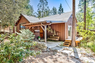 25460 Lodge Rd, Idyllwild, CA 92549
