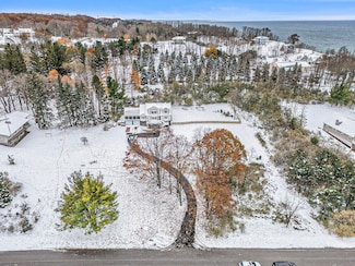 6679 W Dunecrest Ave, Ludington, MI 49431