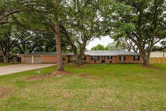 150 County Road 146, Alvin, TX 77511