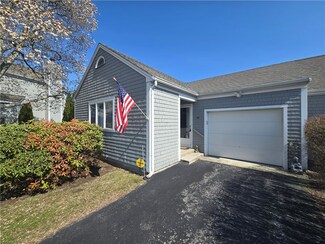18 Heather Ln, Hope Valley, RI 02832