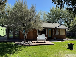 708 Forest Dr, MacKay, ID 83251