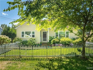 68 Onondaga St, Skaneateles, NY 13152