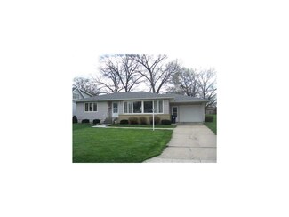 1207 Raney St, Hiawatha, IA 52233