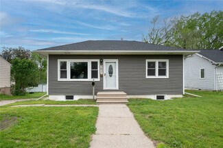 302 1st Ave, Hiawatha, IA 52233