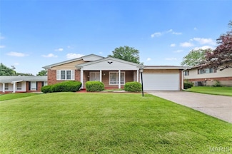 670 Gateswood Dr, Florissant, MO 63033
