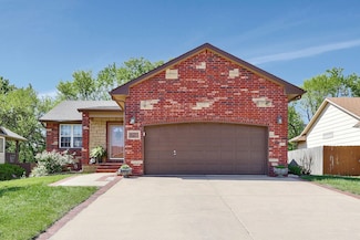 827 S Sunset Cir, Andover, KS 67002