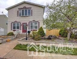 82 Hillside Ave, Woodbridge, NJ 07095