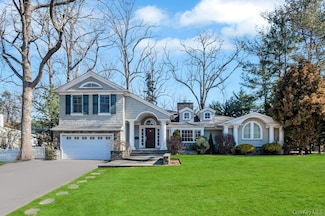 3 School House Ln, Great Neck, NY 11020