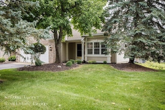 58 Aspen Ln NE, Grand Rapids, MI 49546