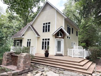 210 Fawn Trail Ln, Makanda, IL 62958