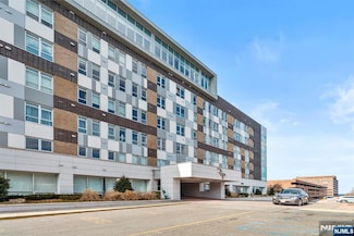 1 Executive Dr Unit 518, Fort Lee, NJ 07024