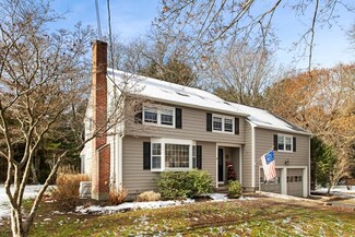 16 Saunders Rd, Lynnfield, MA 01940