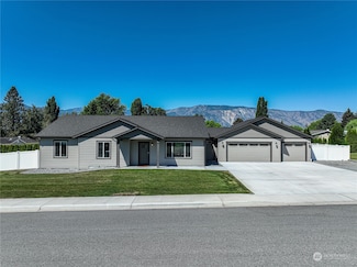 111 Manzanita Dr, Manson, WA 98831