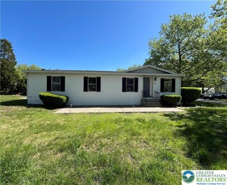 12 Spruce Ct, Bath, PA 18014