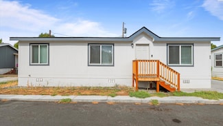 45 Cosmic Ln, Richland, WA 99354