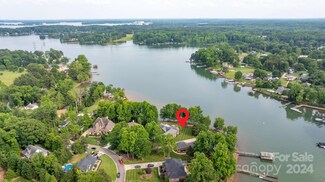 8212 Malibu Pointe Ln, Denver, NC 28037