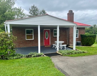 82 Crossridge Rd, Charleroi, PA 15022