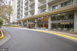 3800 Powell Ln Unit 1121, Baileys Crossroads, VA 22041