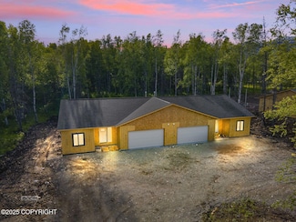 7472 N Paw St, Fishhook, AK 99654